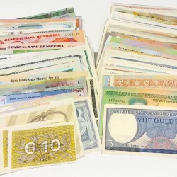 100 DIFFERENT Banknotes 100 DIFFERENT Banknotes